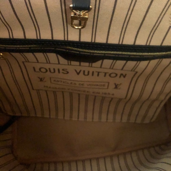 Louis Vuitton - Picture 4 of 16